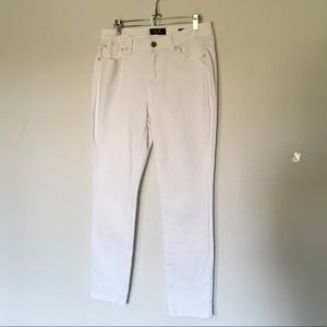 Bandolino white denim capris, sz8, good condition